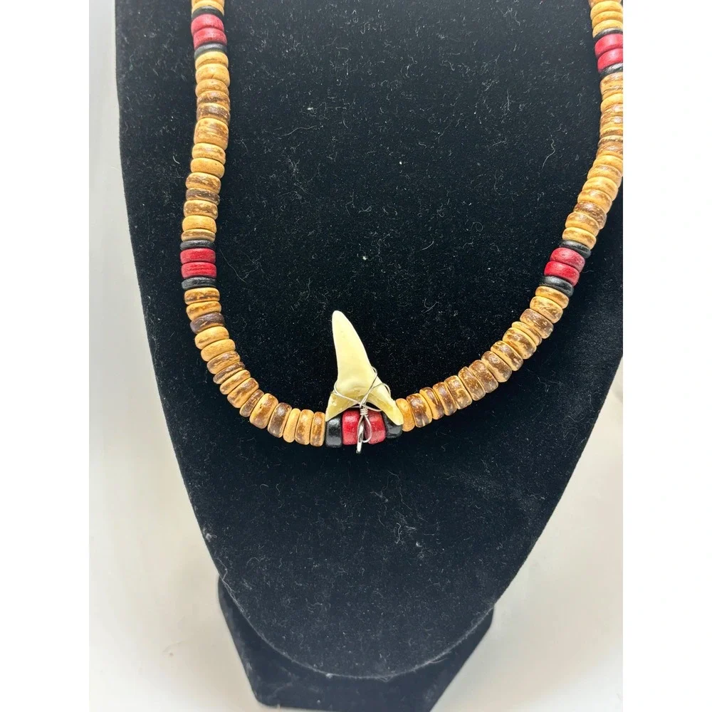 Vintage‎ Shark Tooth Pendant Necklace Coconut Beads Red Black Surfer Choker 20